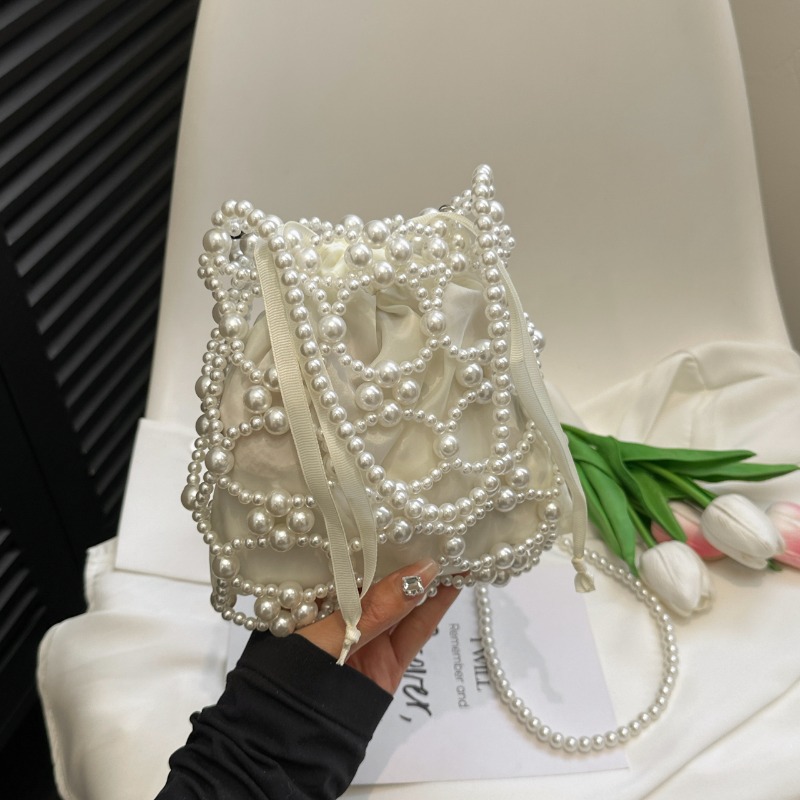Luxury Bags On Sales - Weiße Perlenbesetzte Bucket-Schulter- und Umhängetaschen Exquisiter