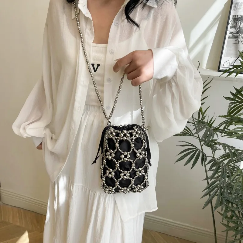 Perlenbesetzte weiße Eimer-Sch – Luxury Bags On Sales Bewertung und Preis